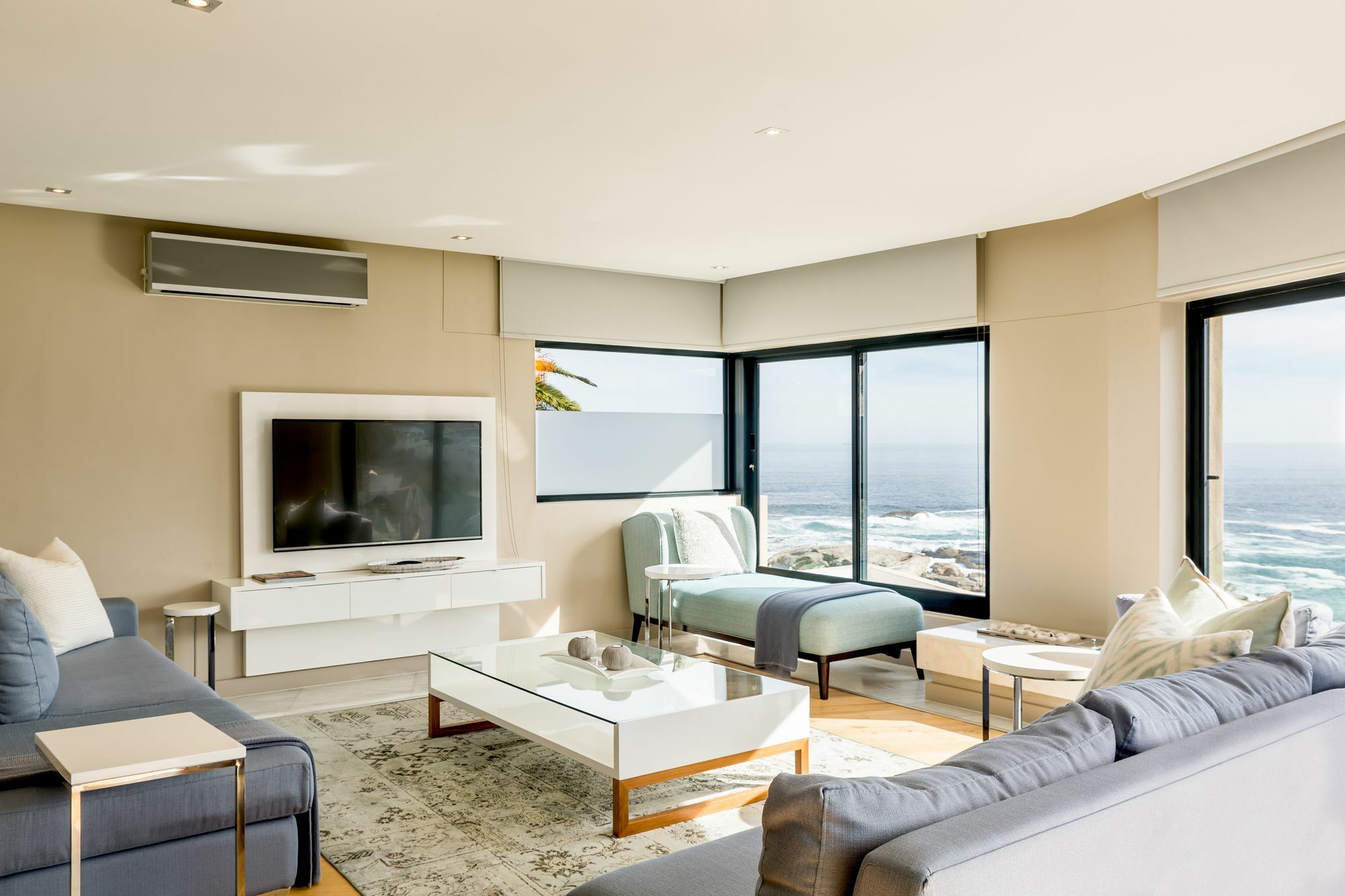 Lions Eye Luxury *